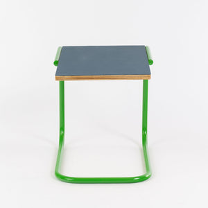 Beistelltisch C-Form denim - Zeitlos Berlin By Drozd
