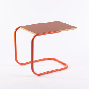 Beistelltisch C-Form - Zeitlos Berlin By Drozd