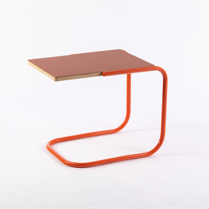 Beistelltisch C-Form - Zeitlos Berlin By Drozd
