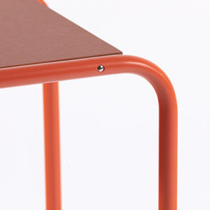 Beistelltisch C-Form - Zeitlos Berlin By Drozd