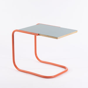 Beistelltisch C-Form - Zeitlos Berlin By Drozd