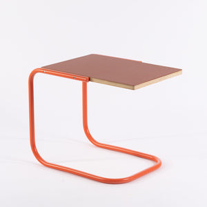 Beistelltisch C-Form - Zeitlos Berlin By Drozd