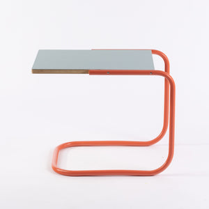 Beistelltisch C-Form - Zeitlos Berlin By Drozd