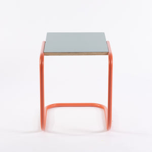 Beistelltisch C-Form - Zeitlos Berlin By Drozd