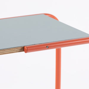 Beistelltisch C-Form - Zeitlos Berlin By Drozd